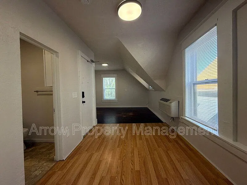 1 bed, 1.0 bath, $615 — Photo 3