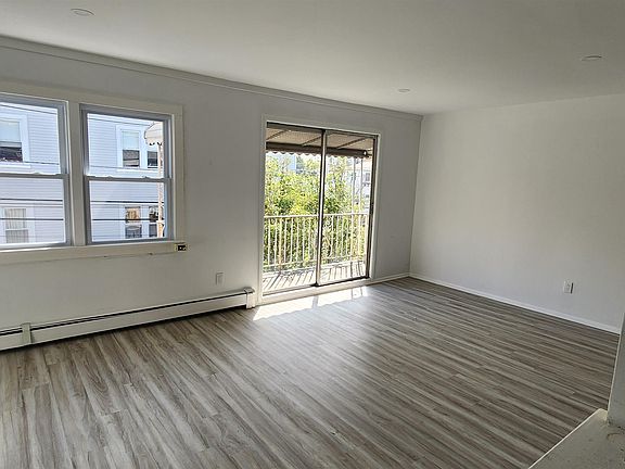 4th image of 4017 Hudson Ave