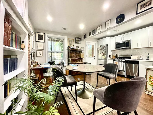 Rented by Pear NYC LLC | media 13