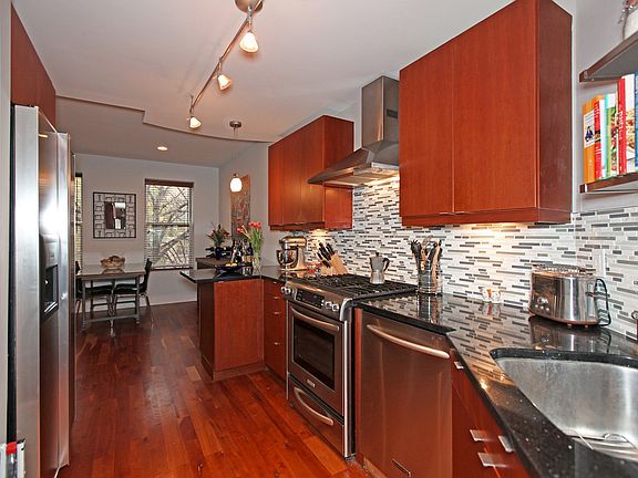 3rd image of 140 Essex St APT 2