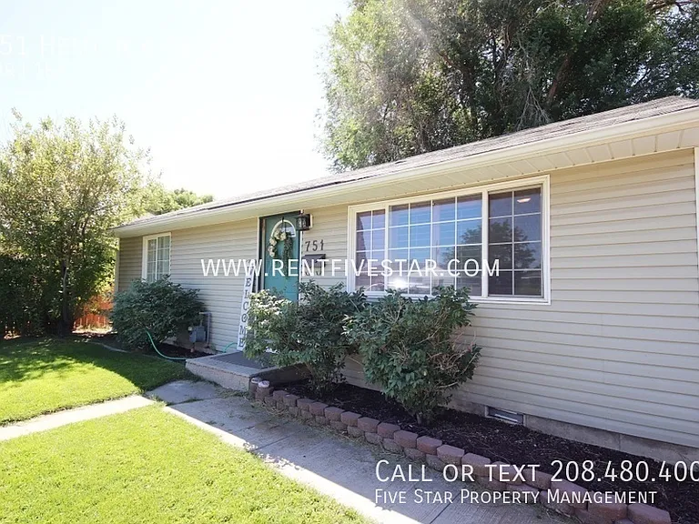 751 Hemlock St — Photo 1