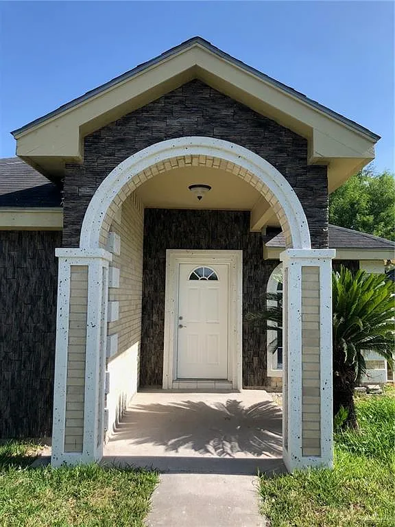 3 bed, 2.0 bath, 1130 sqft, $1,675 — Photo 2