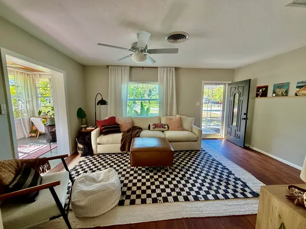 2227 Hawthorne St, Sarasota, FL 34239