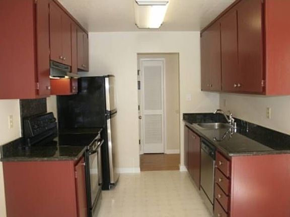 BLACK / STAINLESS APPLIAN