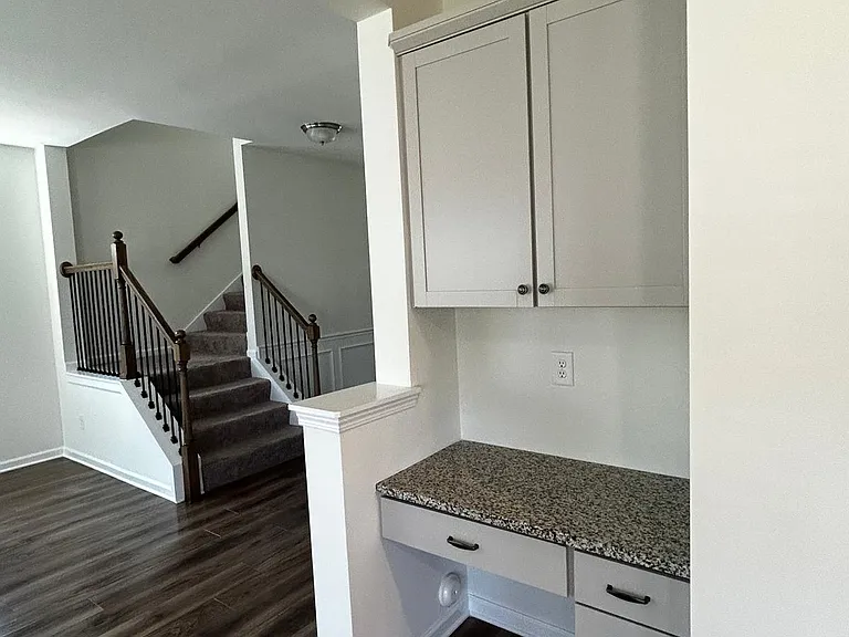 405 Springs Crossing Dr — Photo 20