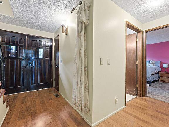 4th image of 2281 Blackburn St