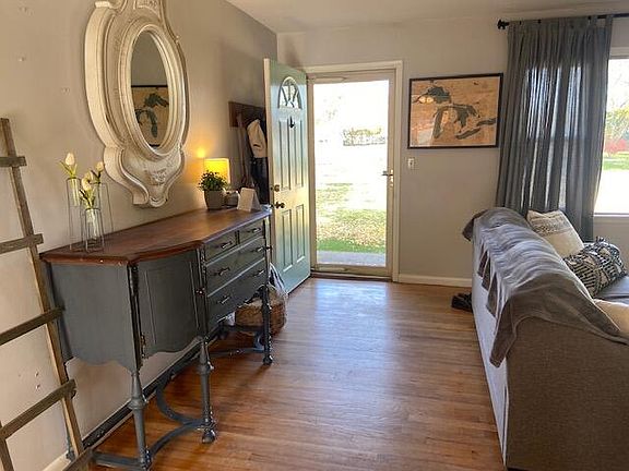 3rd image of 1002 Lausman Dr