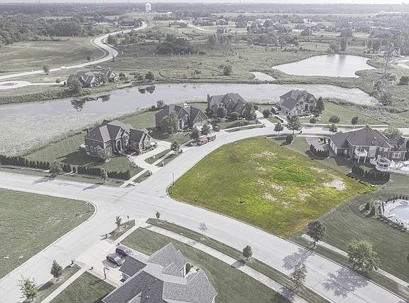 5th image of 8804 Port Washington Dr