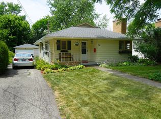 114 N Hager Ave, Barrington, IL 60010