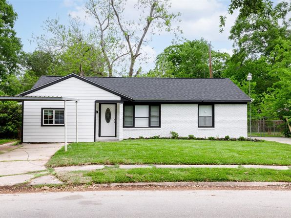 5918 Grape St, Houston, TX 77074