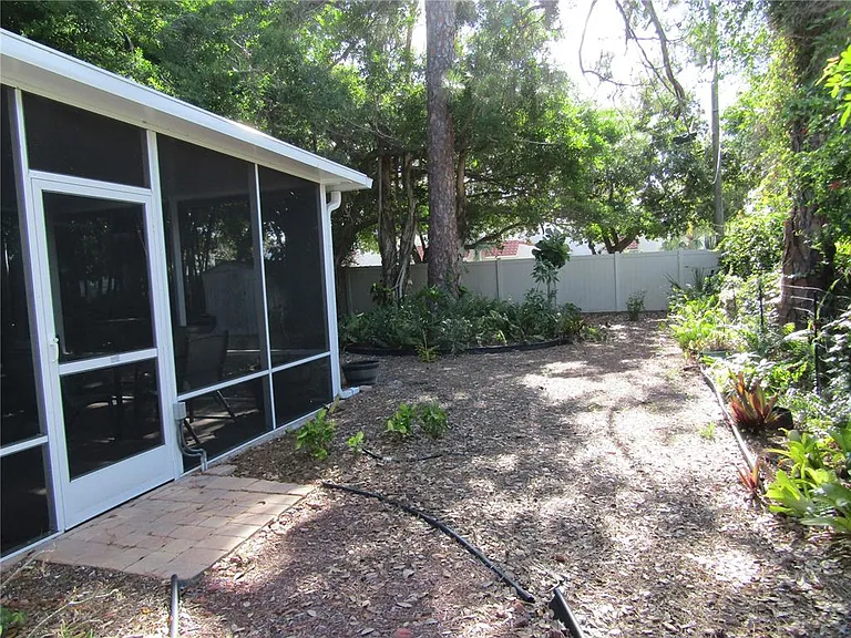 421 Riviera St — Photo 30