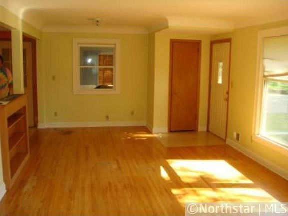 3rd image of 14913 Sharon Ln