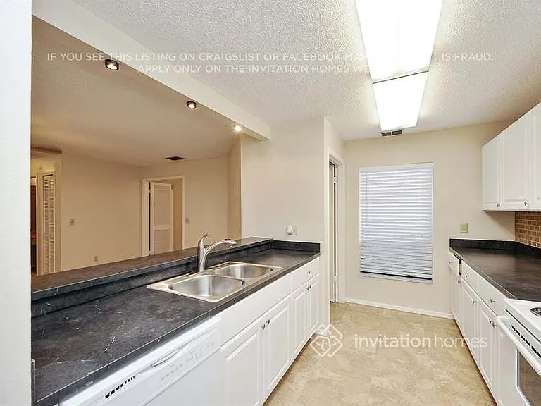 1913 Coral Tree Ct — Photo 4