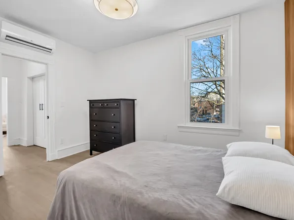 25-20 Newtown Avenue image 8 of 14