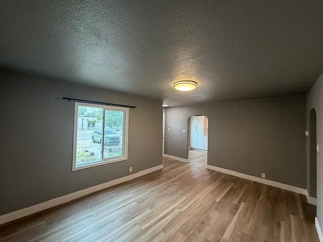 1122 E Denver St — Photo 2