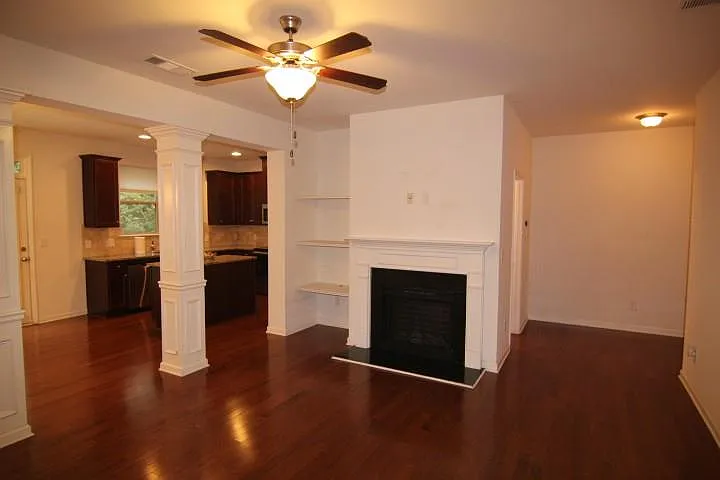 3 bed, 2.5 bath, 1944 sqft, $2,350 — Photo 4