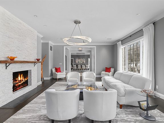 4th image of 1 Laurelwood Court