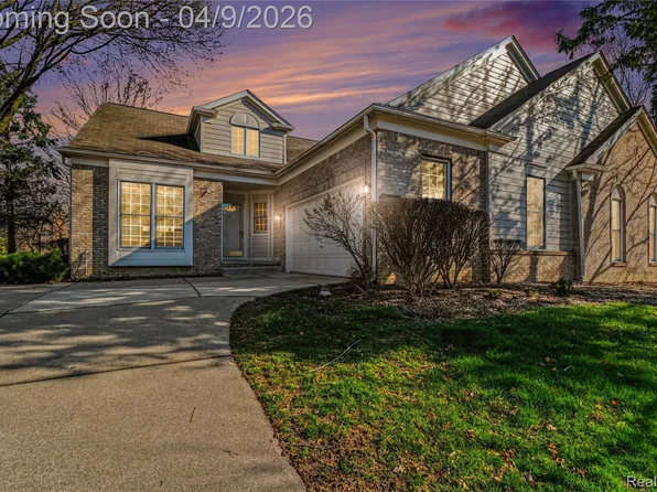 39700 Muirfield Ln, Northville, MI 48168