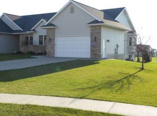 601 Hillview Dr, Fairfax, IA 52228