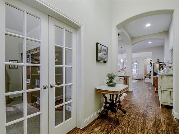 5th image of 745 Barton Springs Dr