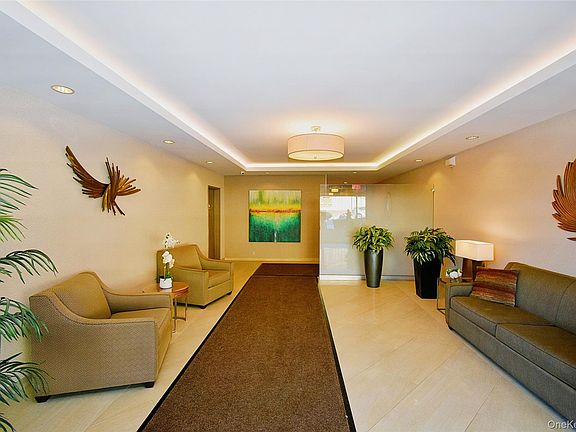4th image of 1296 Midland Avenue #5G