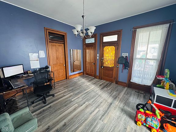 4th image of 115 E College St