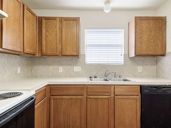 3rd image of 203 Paradise Ln