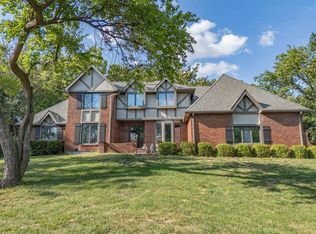 8303 Bridle Dale Cir, Lenexa, KS 66220