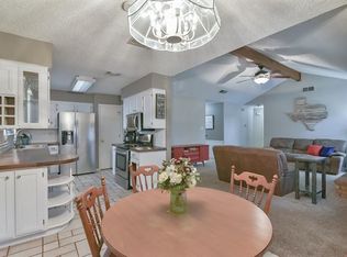 717 Crestview Dr, Kennedale, TX 76060