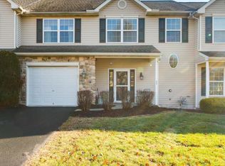 25 Colin Ct, Reading, PA 19606