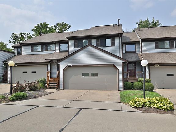 2nd image of 220 Centerbury Ct