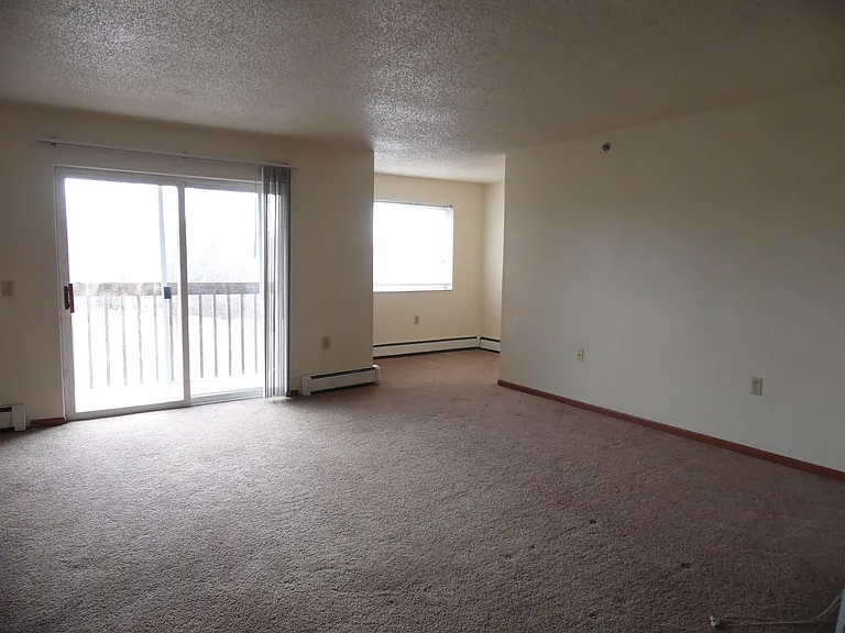Fox Valley Meadows Apartments — Photo 10