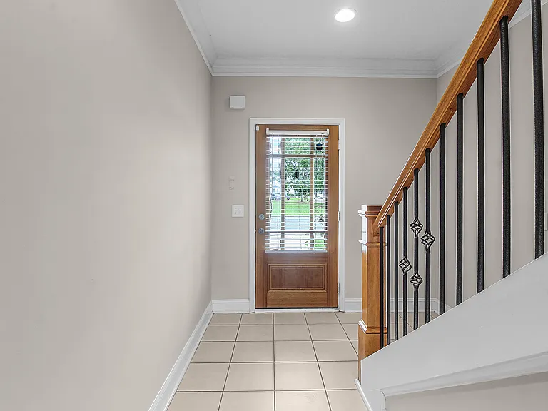 125 Ventura Pl — Photo 7