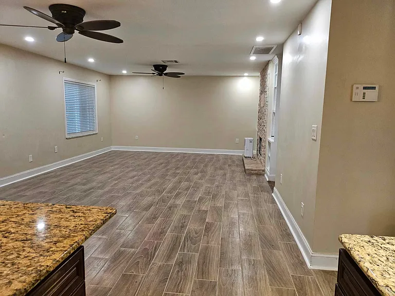6005 Tampa Shores Blvd — Photo 3