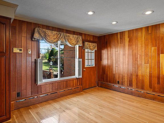 4th image of 70 Grandview Ave