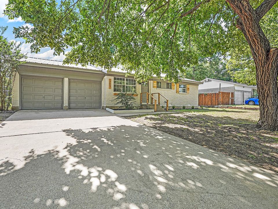1st image of 209 S Sheppard Dr