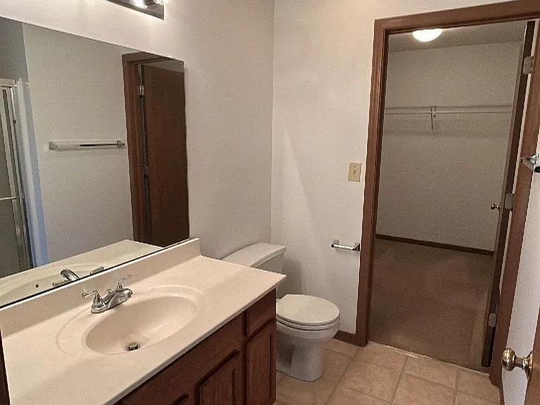 Ledyard Townhomes- Rent By The Bed — Photo 11