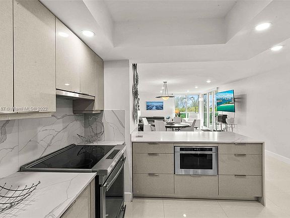 4th image of 100 Bayview Dr APT 416