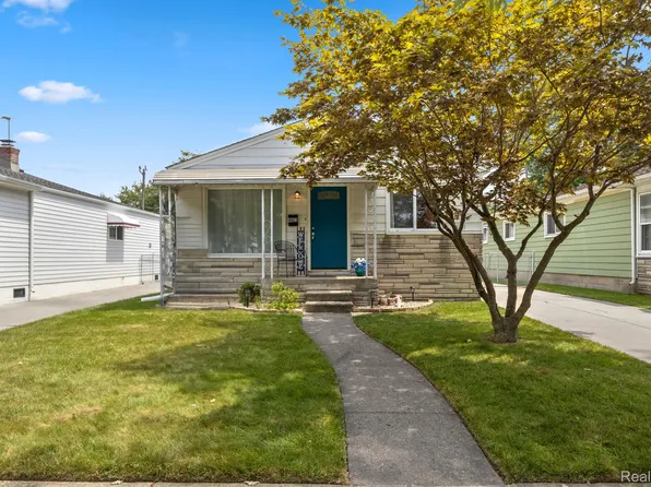 4421 Edgewood St, Dearborn Heights, MI 48125