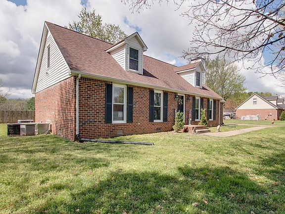 3rd image of 4692 Cynthia Ln