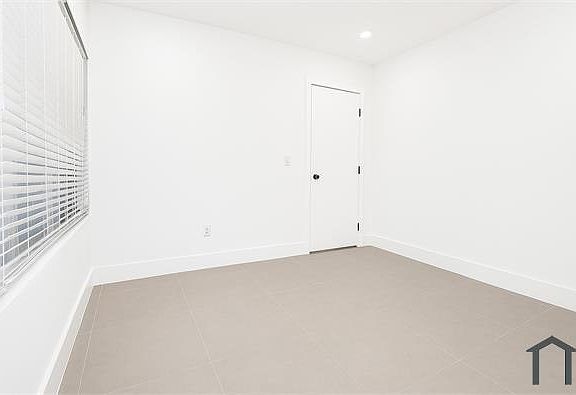 2nd image of 2806 Taylor St #A