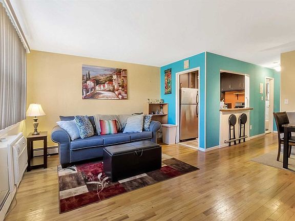 3rd image of 4412 Wilshire Ln