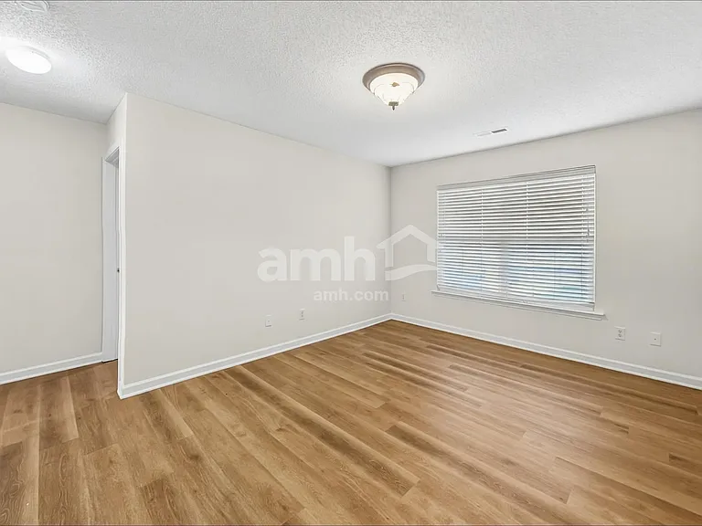 2714 Dandelion Dr — Photo 10