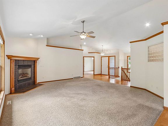 4th image of 1070 Forest Edge Dr