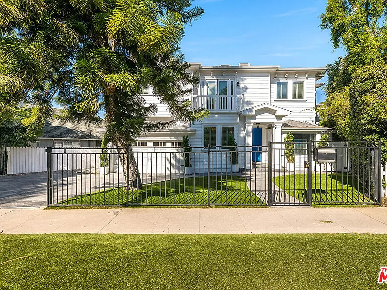4222 Woodman Ave — Photo 1