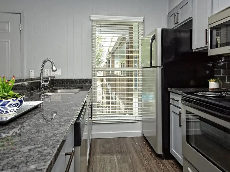 Fashionaire Kitchen area
