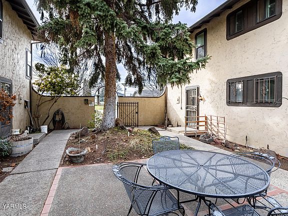 4th image of 207 S 8th Ave