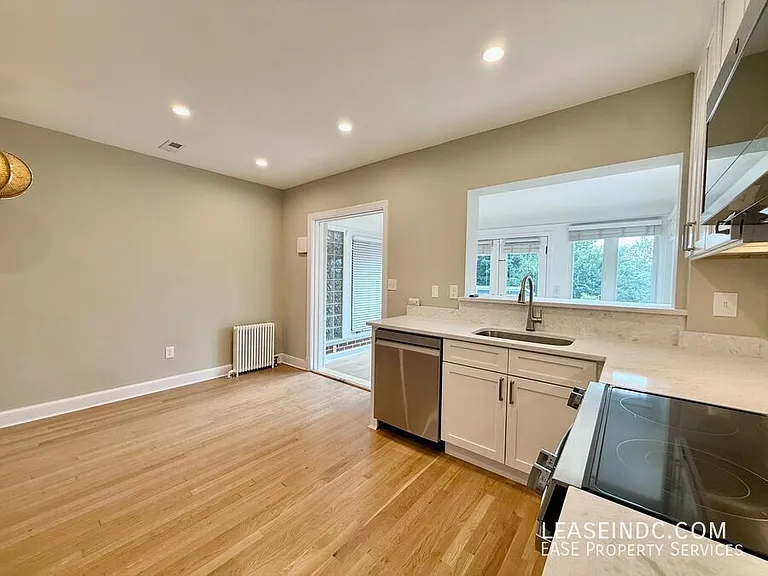 1941 39th St NW — Photo 9