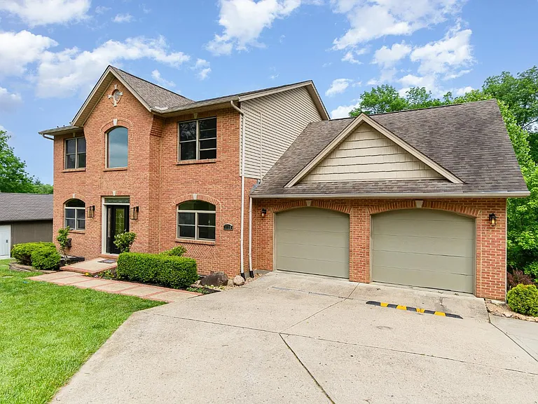 1753 Cove Cir E — Photo 2