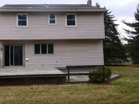 3rd image of 101 Karen Ct